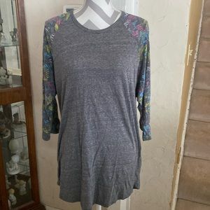 2XL Lularoe Randy baseball top-super soft-dark grey with multi colored feathers